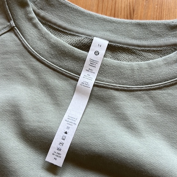 Lululemon “Hugged-Waist” Pullover Sweatshirt. New without tags. - Picture 4 of 7